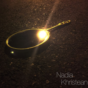 Dengarkan Mirror lagu dari Nadia Khristean dengan lirik