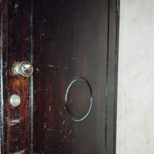 ดาวน์โหลดและฟังเพลง Suara Pintu พร้อมเนื้อเพลงจาก dedek maulida