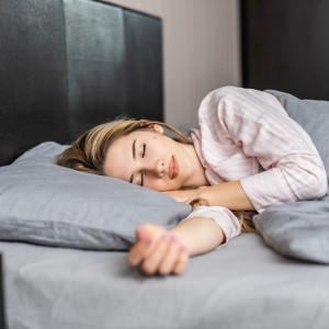 ดาวน์โหลดและฟังเพลง Nighttime Echoes of Calm พร้อมเนื้อเพลงจาก Sleep Moods Music