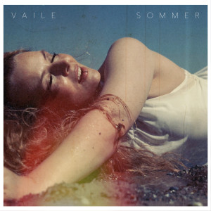 Dengarkan lagu Sommer (Club Mix) nyanyian Vaile dengan lirik
