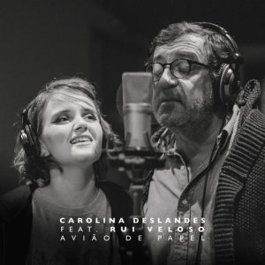 ดาวน์โหลดและฟังเพลง Avião De Papel พร้อมเนื้อเพลงจาก Carolina Deslandes