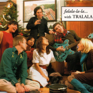 收聽Tralala的Holiday Hearts歌詞歌曲