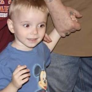 收聽TheLilGman的pouring (feat. sixoceans, keji & lolaugi) (Explicit)歌詞歌曲