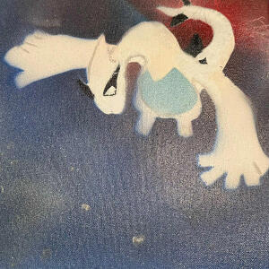 ดาวน์โหลดและฟังเพลง Lugia (Explicit) พร้อมเนื้อเพลงจาก Yung Mox