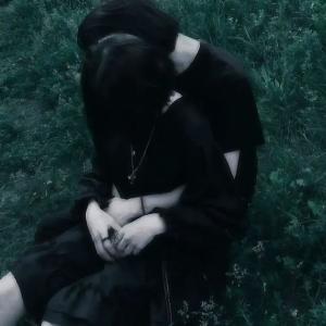 misalive的專輯dull (feat. luvhex) (Explicit)