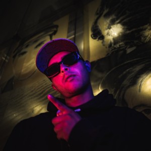 收聽Dj Kosmos的Ice RMX (feat. Sinanden)歌詞歌曲