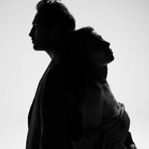 Listen to Döküldü Mürekkebim song with lyrics from Gözde Ançel
