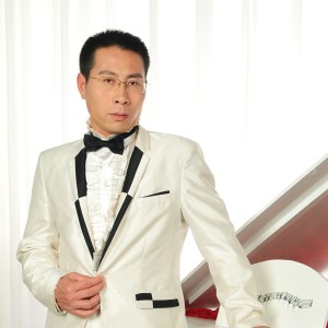 Listen to 黄梅戏情稠意更稠四联唱 (cover: 本无) (完整版) song with lyrics from 吴超