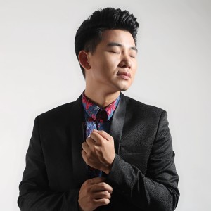 Dengarkan Xom Dem lagu dari Việt Tú dengan lirik