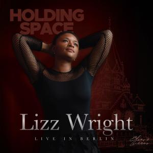 Lizz Wright的專輯Holding Space (Lizz Wright live in Berlin)