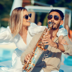 Listen to Alarma La Distractie song with lyrics from Malina Avasiloaie