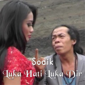 Dengarkan Luka Hati Luka Diri lagu dari Sodik dengan lirik