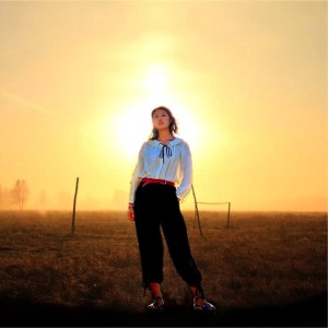 Listen to 自我 song with lyrics from 张鹿鸣