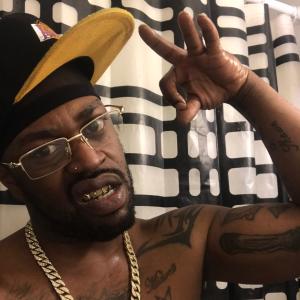 Dengarkan lagu 2022 (Explicit) nyanyian Clark Kent dengan lirik