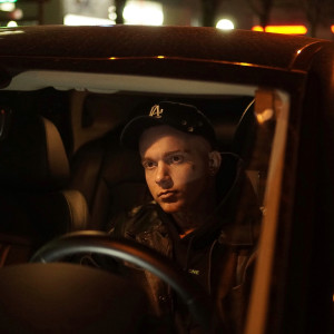 ดาวน์โหลดและฟังเพลง Ты на кайфах (Explicit) พร้อมเนื้อเพลงจาก GROOVE