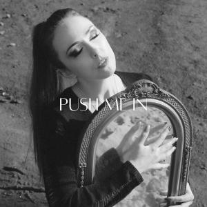 收聽Cassandra Maze的Push Me In歌詞歌曲