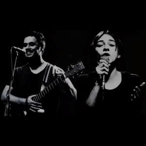 Listen to A la luz de la aurora song with lyrics from Juani Favre