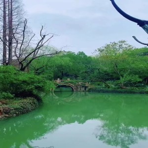 Listen to 你陪我唱情歌看最美的烟火 (最美女声) song with lyrics from 小47