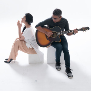 收听Andre Dinuth的Menemukanmu歌词歌曲