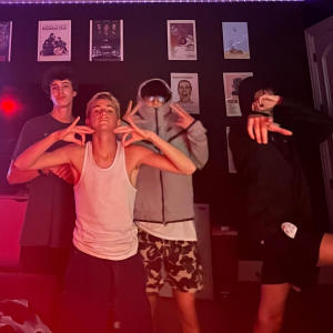 ดาวน์โหลดและฟังเพลง SWEET TALK (feat. Ellington, Ethan & Cooper) (Explicit) พร้อมเนื้อเพลงจาก LilJewziVert