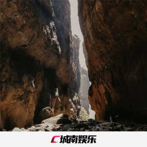 Listen to 人心复杂 (DJ版) song with lyrics from 张馨儿