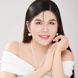 Listen to Nhật Ký Đời Tôi song with lyrics from Bùi Thu Huyền