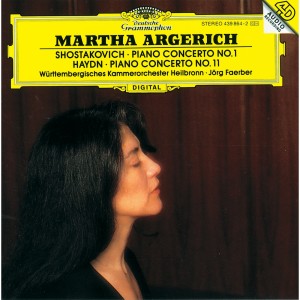 ดาวน์โหลดและฟังเพลง 3. Moderato พร้อมเนื้อเพลงจาก Martha Argerich & Alexandre Rabinovitch