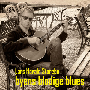ดาวน์โหลดและฟังเพลง Seks rustne strenger พร้อมเนื้อเพลงจาก Lars Harald Storebø