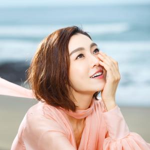 Listen to Wen Rou De Qi Ji song with lyrics from Christine Fan (范玮琪)