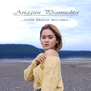 收聽Anggun Pramudita的Sakit Dalam Bercinta歌詞歌曲