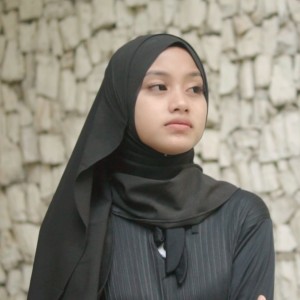 Dengarkan Bukan Cinta Layang Layang lagu dari Rani Auliza dengan lirik