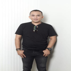 Dengarkan Setia lagu dari Hengky Hepon dengan lirik
