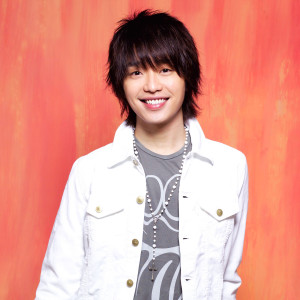 ดาวน์โหลดและฟังเพลง 就微笑了 พร้อมเนื้อเพลงจาก 张栋梁