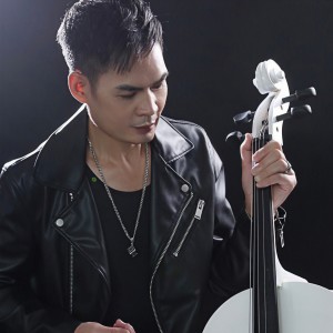 Listen to 一生不变 (cover: 李克勤) (完整版) song with lyrics from 周星濠