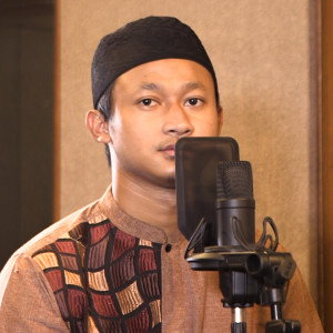 Dengarkan lagu Al Mudatsir nyanyian Tholhah dengan lirik