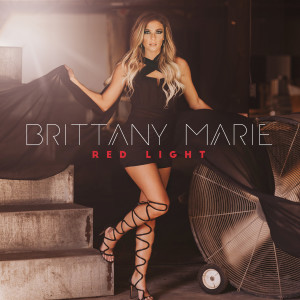 收听Brittany Marie的Red Light歌词歌曲