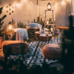 Dengarkan Easy house lagu dari BLKV dengan lirik