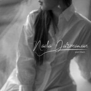 Listen to Pion Hitam song with lyrics from Nadia Darmawan
