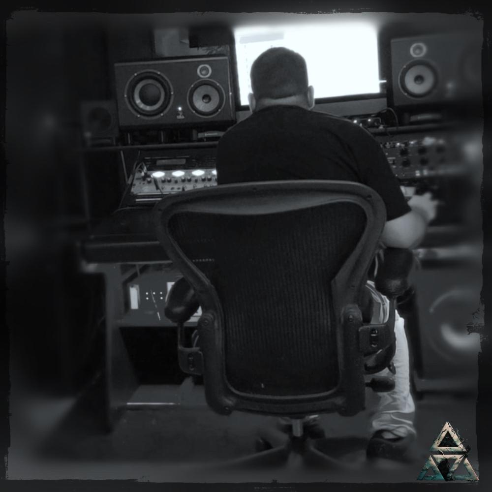 Studio Smoke (feat. HOMIE CASHH & Whu IV) (Radio Edit)