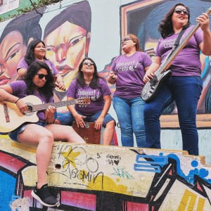 Dengarkan Corre Que Te Quema lagu dari Ambiente Criollo dengan lirik