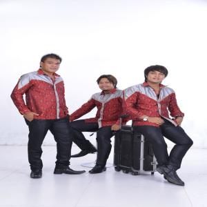 ดาวน์โหลดและฟังเพลง Mauliate Ma Amang Inang พร้อมเนื้อเพลงจาก The Boys Trio