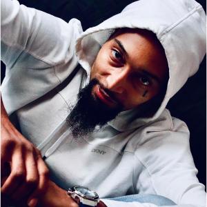 Dengarkan Hold Ya Head (Explicit) lagu dari Lingo King dengan lirik