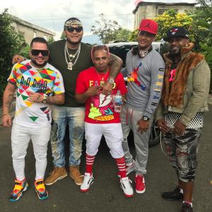 ดาวน์โหลดและฟังเพลง Que Tu Busca Aqui (feat. El Pelkin RD, carlitos Wey, little K, negro Power RD, elvy D Cora, el Jeffrey, mc Jay, Kinsasa Flow & Prod Dj Chainy) พร้อมเนื้อเพลงจาก Pelkin RD