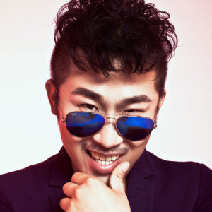 Dengarkan lagu Xiong Di Nan Dang (DJ版) nyanyian 杜歌 dengan lirik