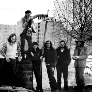 收聽The Dancing Cigarettes的Burn in Heaven歌詞歌曲