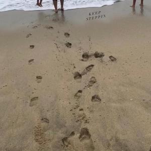 J.V.的專輯KEEP STEPPIN (Explicit)