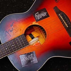 Dengarkan lagu 鳴らす。 nyanyian Phalanx dengan lirik
