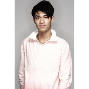 ดาวน์โหลดและฟังเพลง Si Mian Chu Ge พร้อมเนื้อเพลงจาก 关楚耀