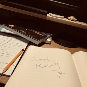 Dengarkan lagu Good Morning nyanyian Uth dengan lirik