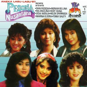 ดาวน์โหลดและฟังเพลง Ampar Ampar Pisang พร้อมเนื้อเพลงจาก Ria Angelina